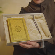 طقم الفاخر – مصحف + سجادة صلاة مخمل + سبحة (ألوان متعددة)